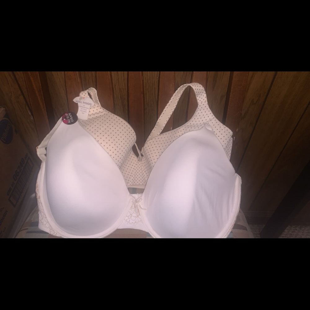 2 Women’s Bras 38DD